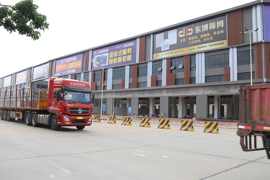 期货观察：铁矿石大跌逾7%，钢材期货承压跟跌，焦煤逆市涨停