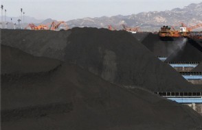 期市观察：铁矿石期价月涨24% 交易所和中钢协相继提示风险