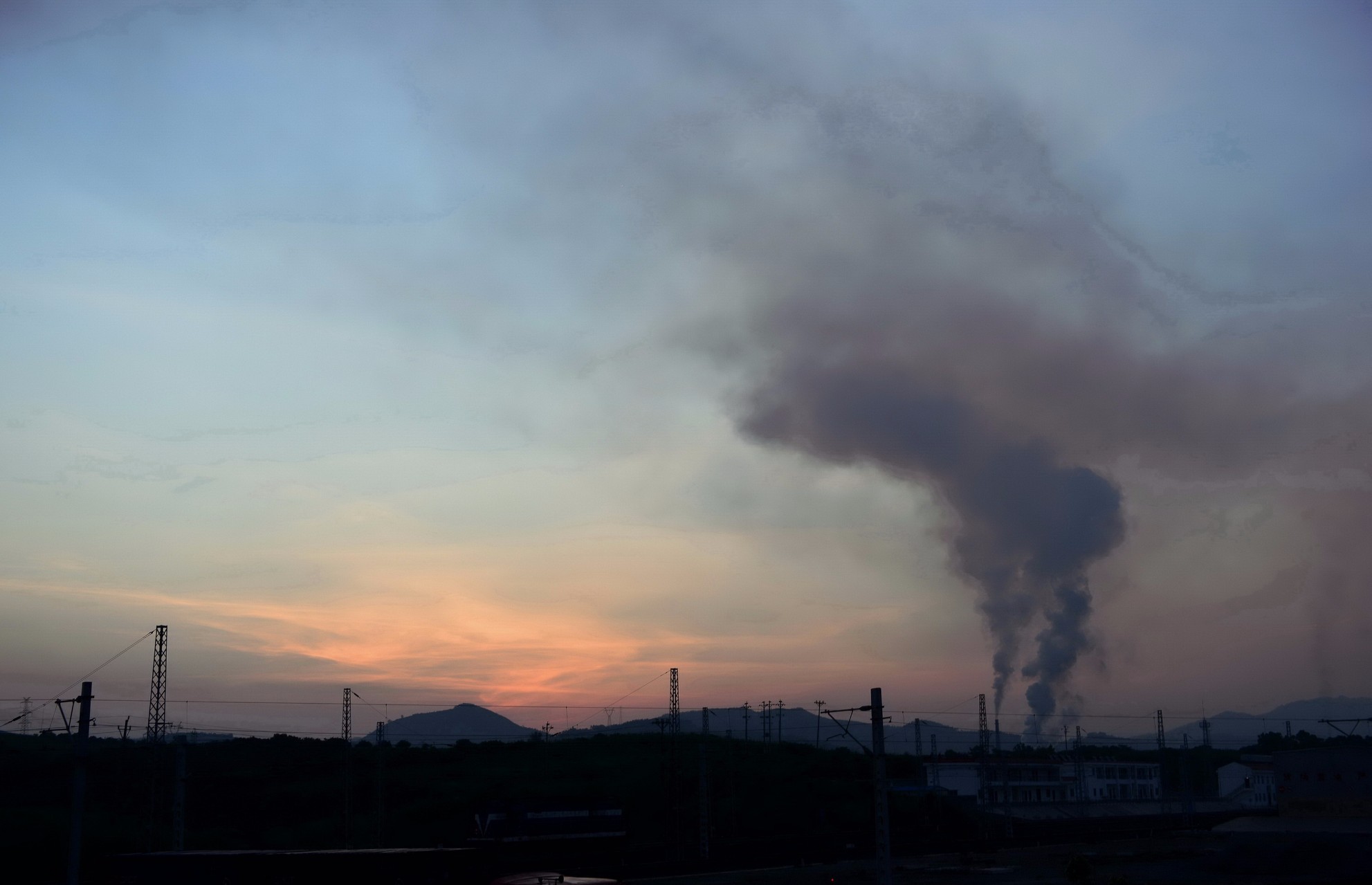 今日钢市聚焦：唐山钢企继续管控 6月我国出口钢材694.4万吨