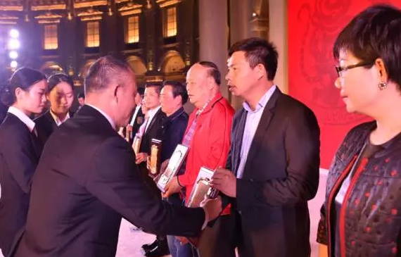 热烈祝贺！乐从钢铁世界荣获“社会奉献奖”