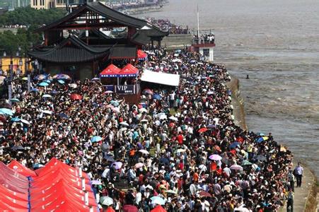 国庆长假5天中国旅游消费超4千亿 返程高峰启动